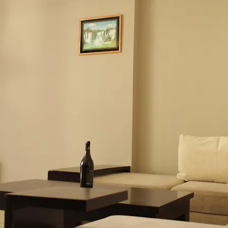 House, Qerret Apartamento *