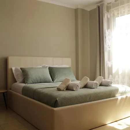 Apartment House, Qerret *